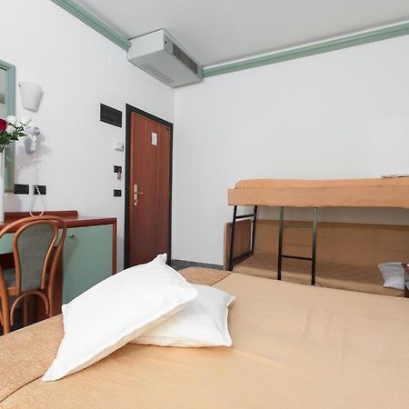 Hotel Zeus Cesenatico Kültér fotó
