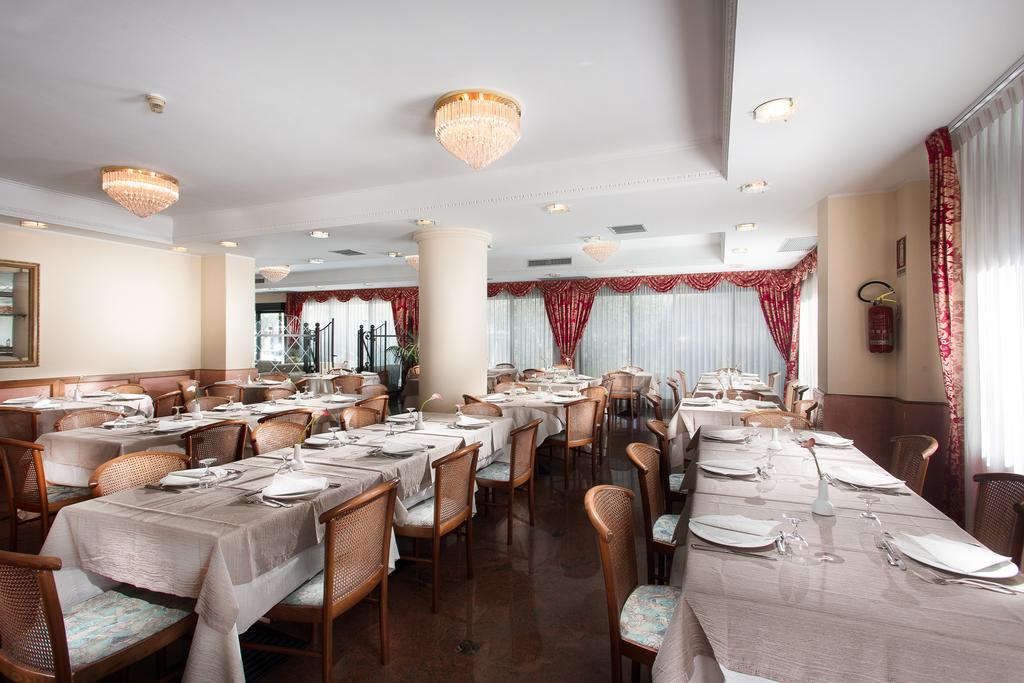 Hotel Zeus Cesenatico Kültér fotó