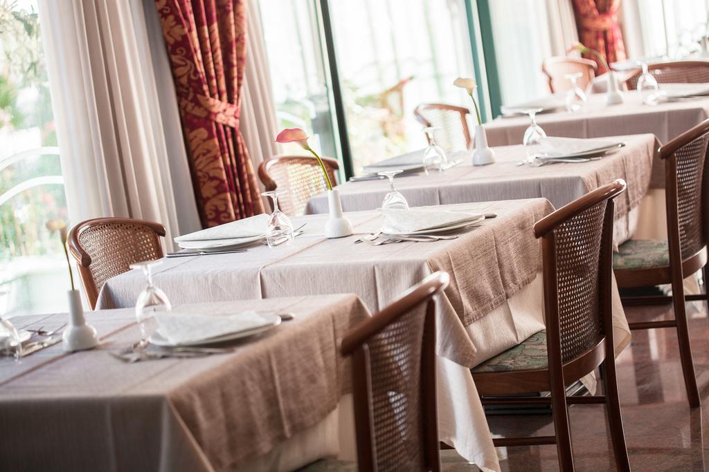 Hotel Zeus Cesenatico Kültér fotó
