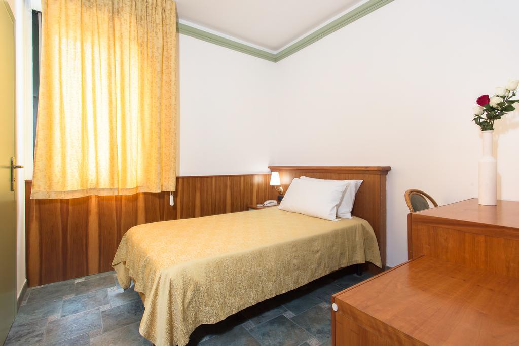 Hotel Zeus Cesenatico Szoba fotó