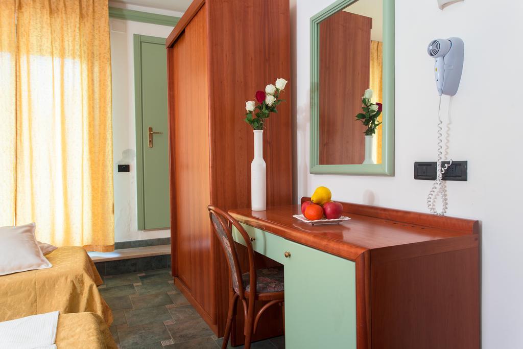 Hotel Zeus Cesenatico Szoba fotó