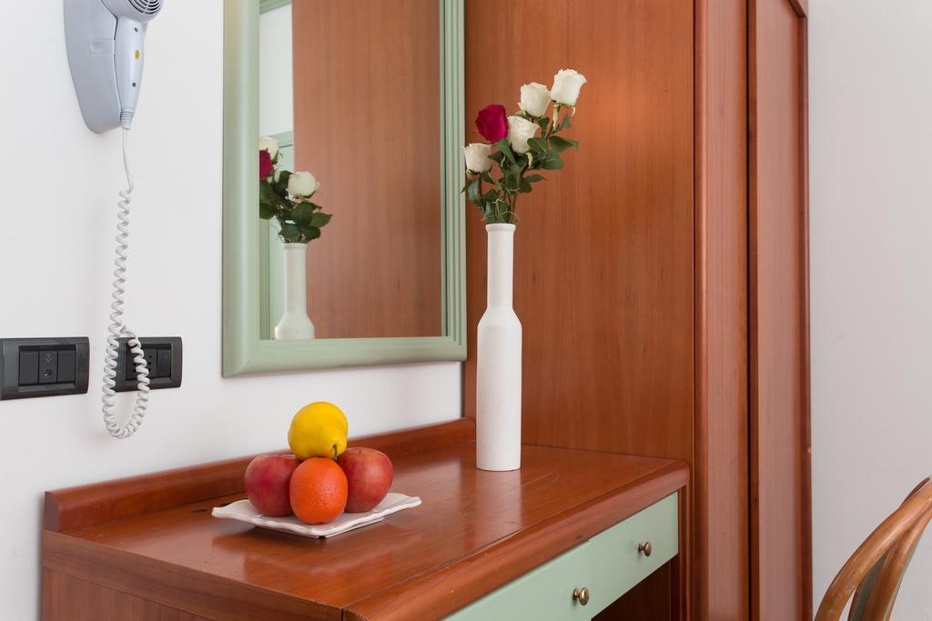 Hotel Zeus Cesenatico Szoba fotó