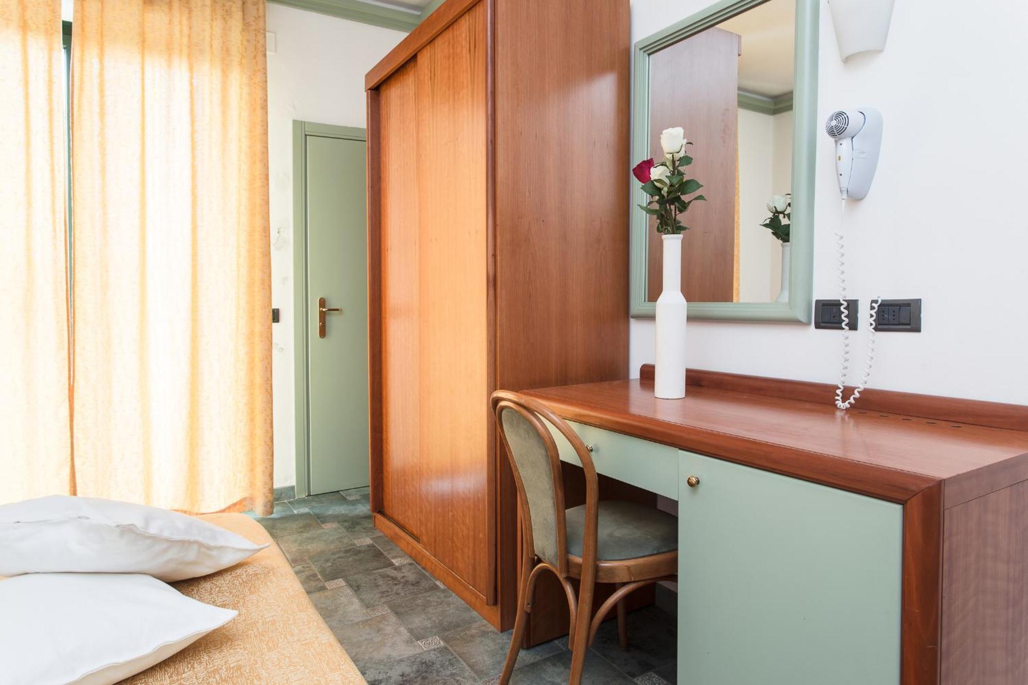 Hotel Zeus Cesenatico Kültér fotó