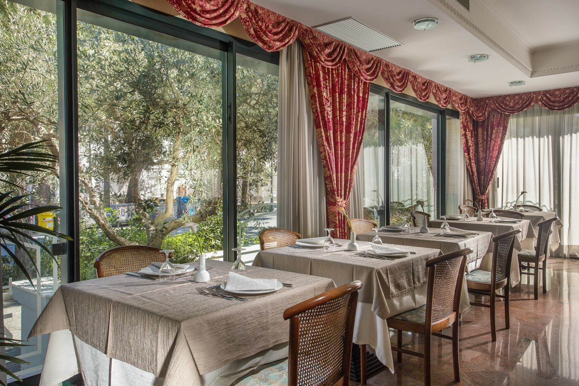 Hotel Zeus Cesenatico Kültér fotó